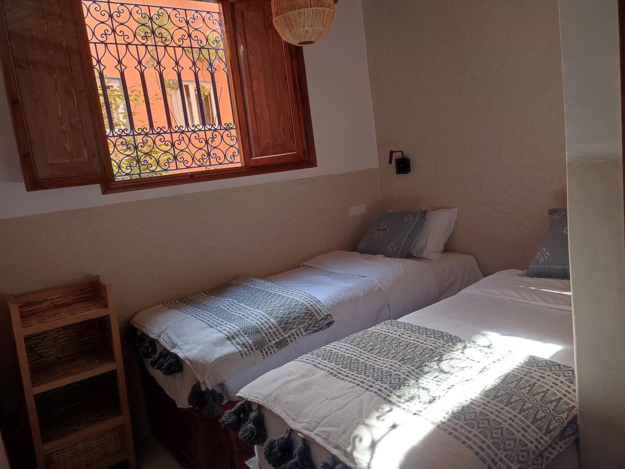 Private Room In Apartment Tov 타가주트 외부 사진