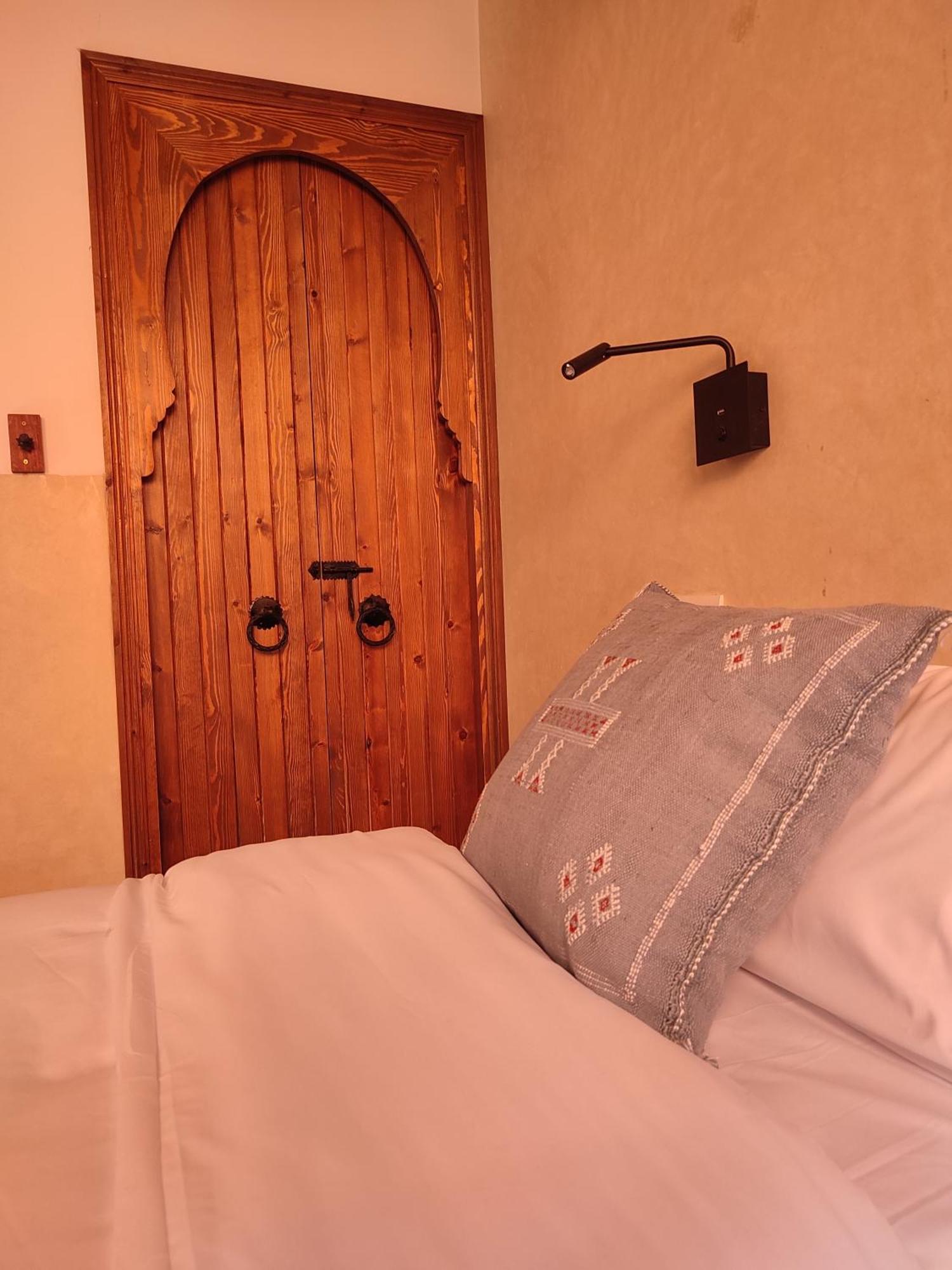 Private Room In Apartment Tov 타가주트 외부 사진
