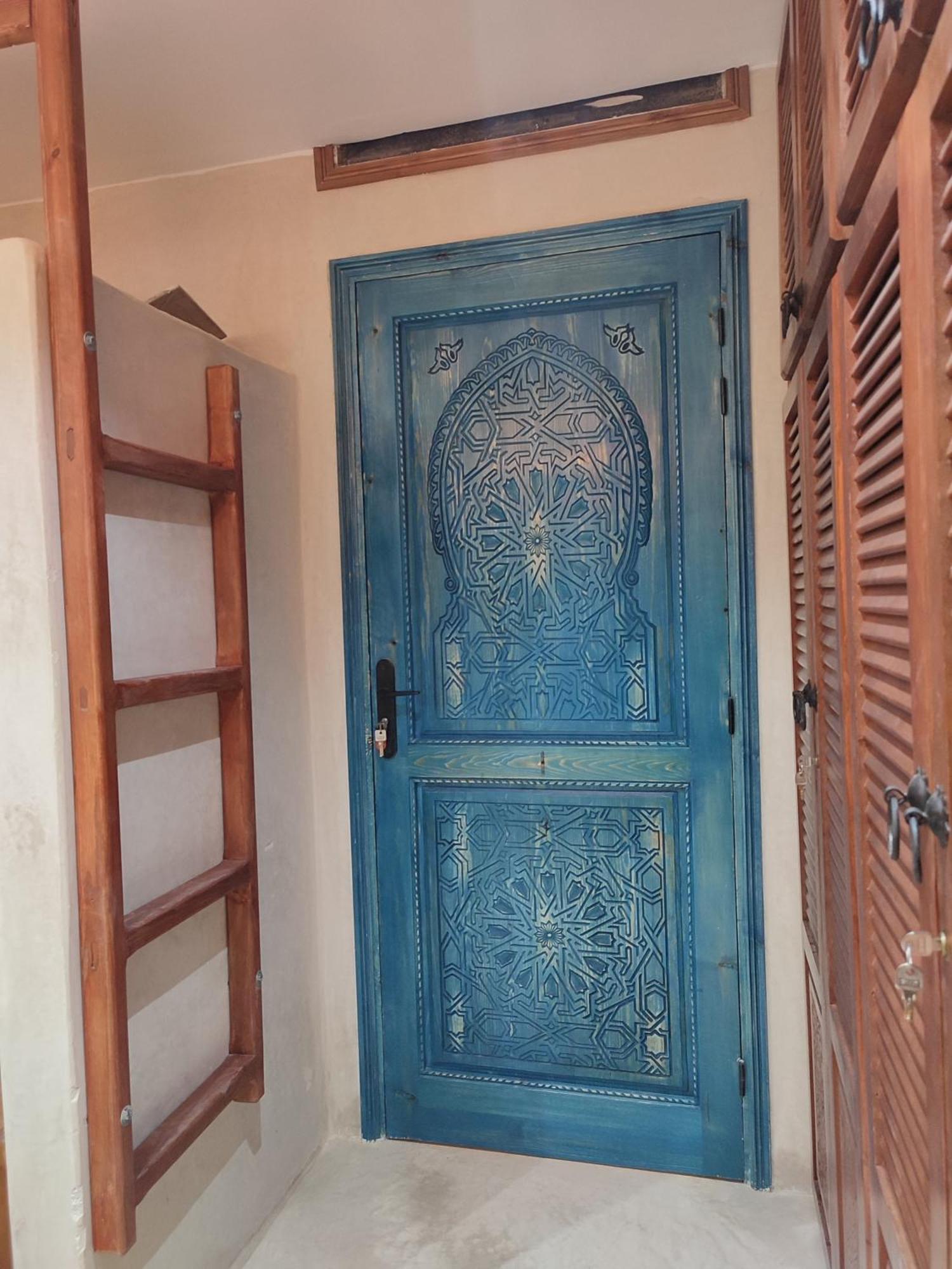 Private Room In Apartment Tov 타가주트 외부 사진